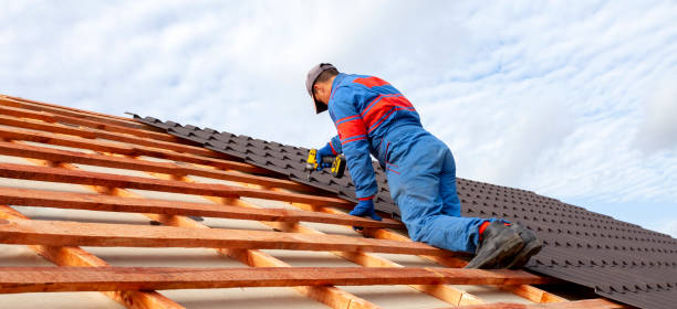 Best Flat Roofing  in Fort Thompson, SD